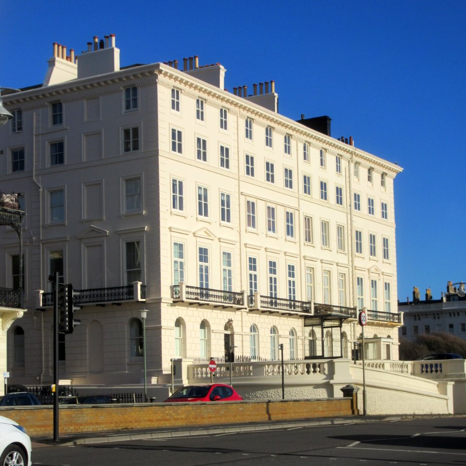 West Side of Adelaide Crescent, Kingsway, Hove (NHLE Code 1187537) (January 2017) (2)