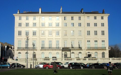 West Side of Adelaide Crescent, Kingsway, Hove (NHLE Code 1187537) (January 2017) (5)