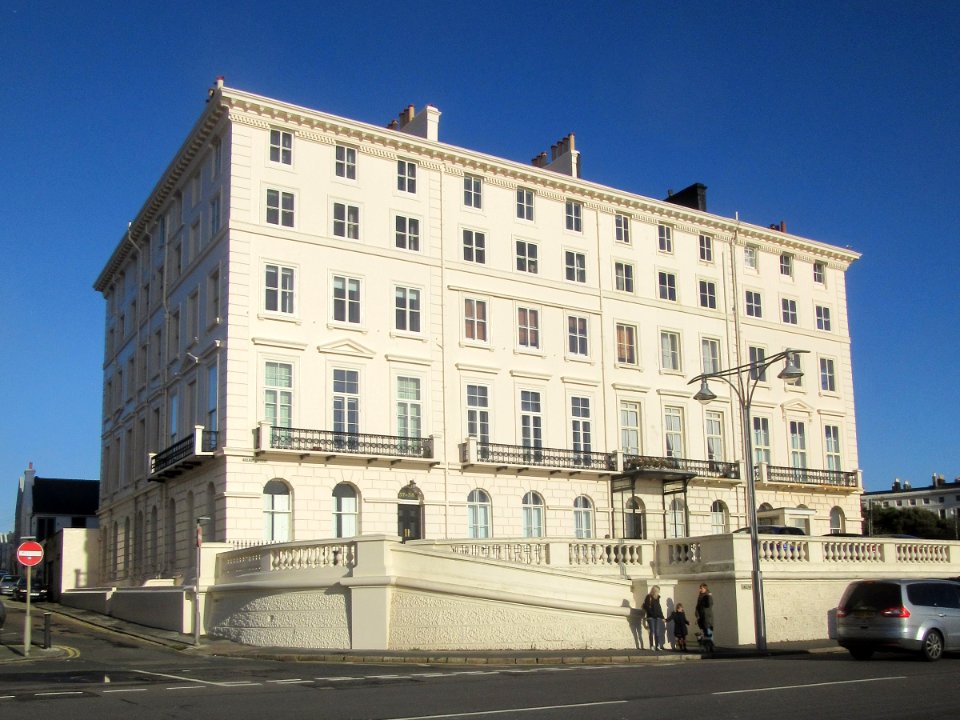 West Side of Adelaide Crescent, Kingsway, Hove (NHLE Code 1187537) (January 2017) (3)