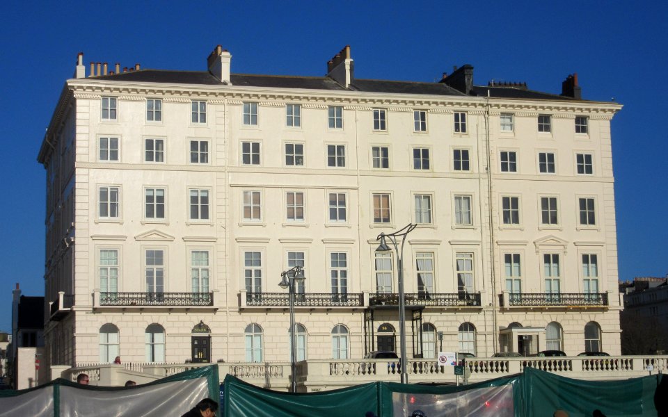 West Side of Adelaide Crescent, Kingsway, Hove (NHLE Code 1187537) (January 2017) (4)