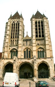 West facade of Cathédrale Notre-Dame de Noyon 2007-05-06