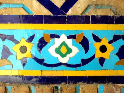 West portico of Al-Mahruq Mosque - Tiling 30 photo
