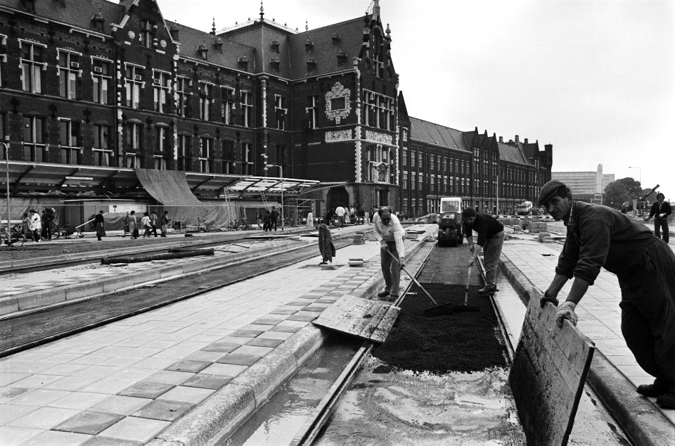 Werkzaamheden bij Centraal Station , Amsterdam aanleg tramhaltes, Bestanddeelnr 930-9078