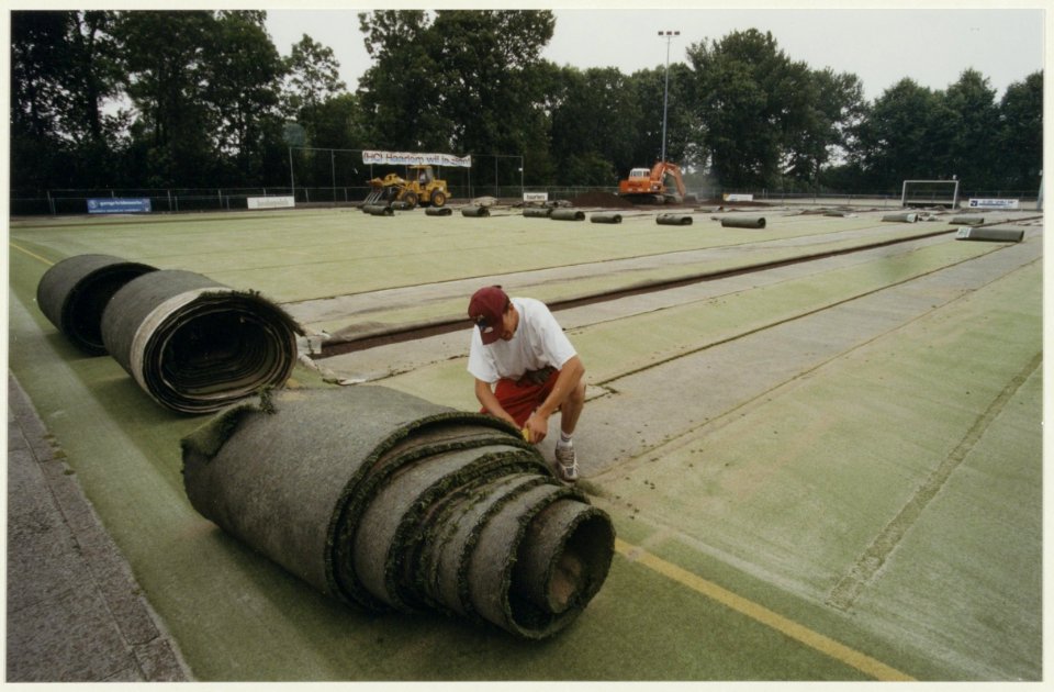 Werkzaamheden op het Van der Aartsportpark. NL-HlmNHA 54029316