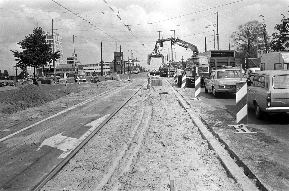 Werkzaamheden voor vrije trambaan op Vrijheidslaan, Amsterdam, Bestanddeelnr 924-7817