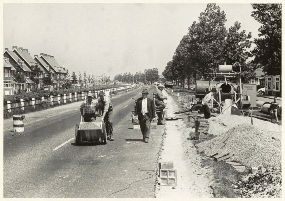 Werkzaamheden aan Westelijke Randweg, ter hoogte van Lorentzkade (rechts) en Parnassiakade (links), NL-HlmNHA 54008976
