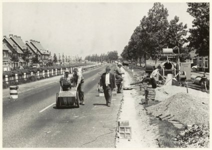 Werkzaamheden aan Westelijke Randweg, ter hoogte van Lorentzkade (rechts) en Parnassiakade (links), NL-HlmNHA 54008976