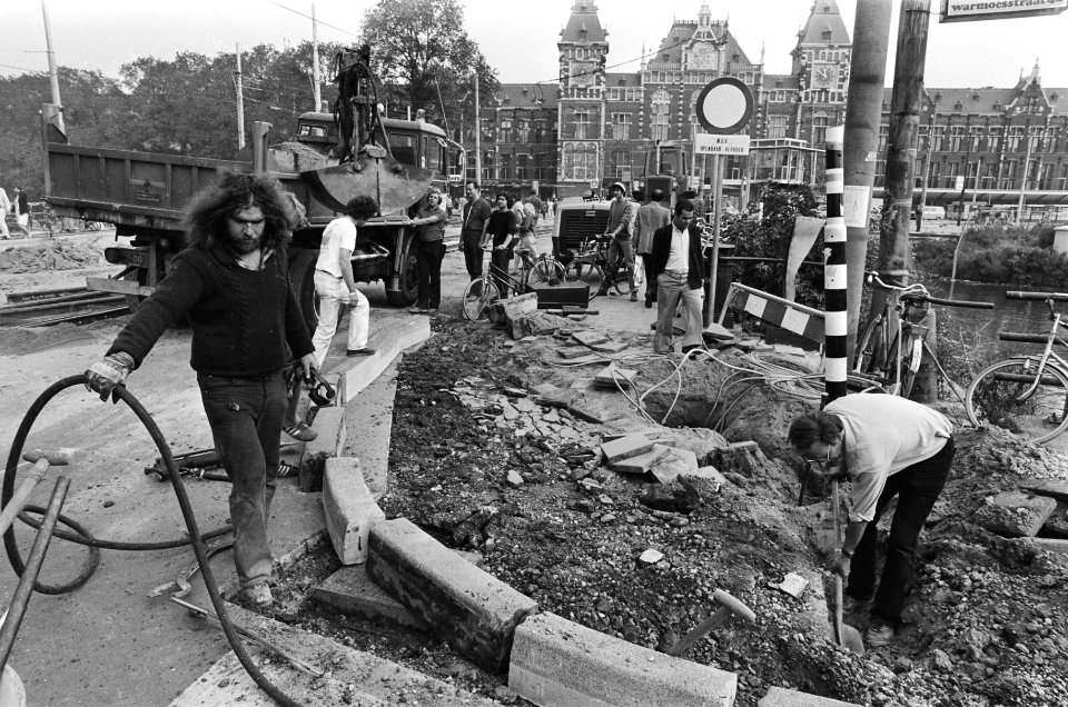 Werkzaamheden aan tram en busbanen voor het Centraal Station Amsterdam, Bestanddeelnr 930-9869