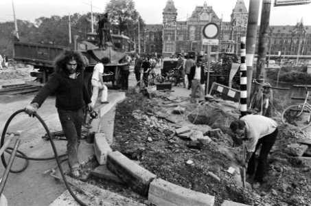 Werkzaamheden aan tram en busbanen voor het Centraal Station Amsterdam, Bestanddeelnr 930-9869