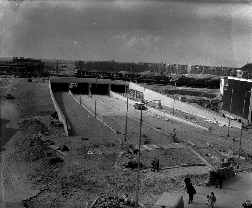 Werkzaamheden aan tunnel onder spoortlijn te Delft, Bestanddeelnr 911-1484