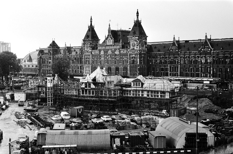 Werkzaamheden Stationsplein te Amsterdam ivm metro en herbouw Noord Zuid Holl, Bestanddeelnr 930-8821
