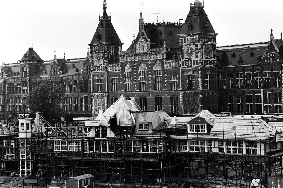 Werkzaamheden Stationsplein te Amsterdam ivm metro en herbouw Noord Zuid Holl, Bestanddeelnr 930-8822