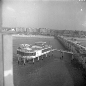 Werkzaamheden pier te Scheveningen Overzicht pier naar het strand, Bestanddeelnr 912-3416