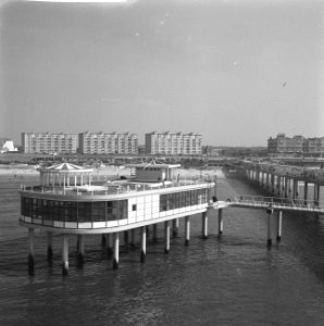 Werkzaamheden pier te Scheveningen Overzicht pier naar het strand, Bestanddeelnr 912-3418