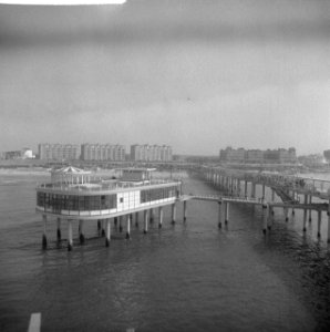 Werkzaamheden pier te Scheveningen Overzicht pier naar het strand, Bestanddeelnr 912-3417