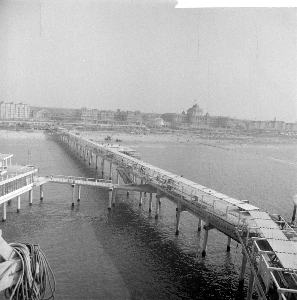 Werkzaamheden pier te Scheveningen Overzicht pier naar het strand, Bestanddeelnr 912-3415