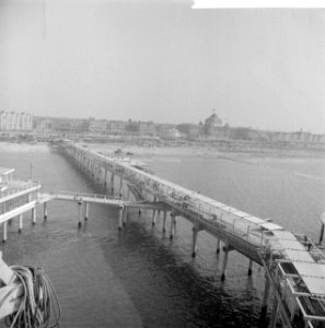 Werkzaamheden pier te Scheveningen Overzicht pier naar het strand, Bestanddeelnr 912-3415