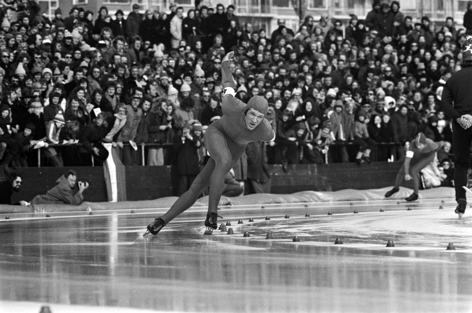 Wereldkampioenschappen schaatsen in Heerenveen Hans van Helden op 1.500-meter, Bestanddeelnr 928-4388