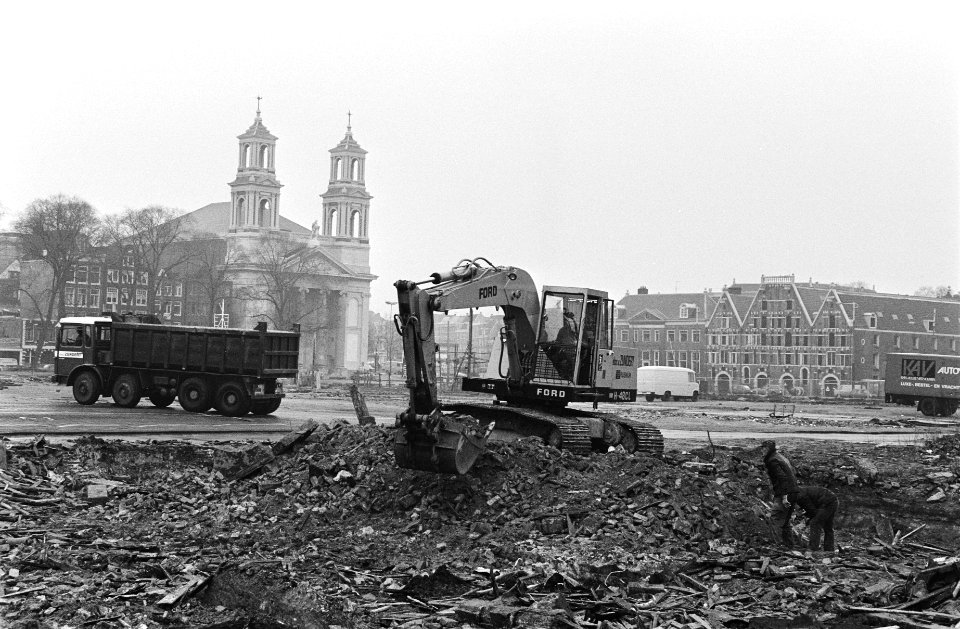 Werkzaamheden op het Amsterdamse waterlooplein, om het bouwrijp te maken voor St, Bestanddeelnr 931-3562