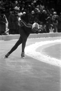 Wereldkampioenschappen schaatsen heren te Oslo Sten Stensen in actie, Bestanddeelnr 925-3980