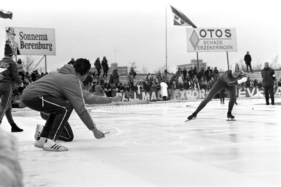 Wereldkampioenschappen schaatsen dames in Heerenveen Stien Baas Kaiser in actie, Bestanddeelnr 925-4401