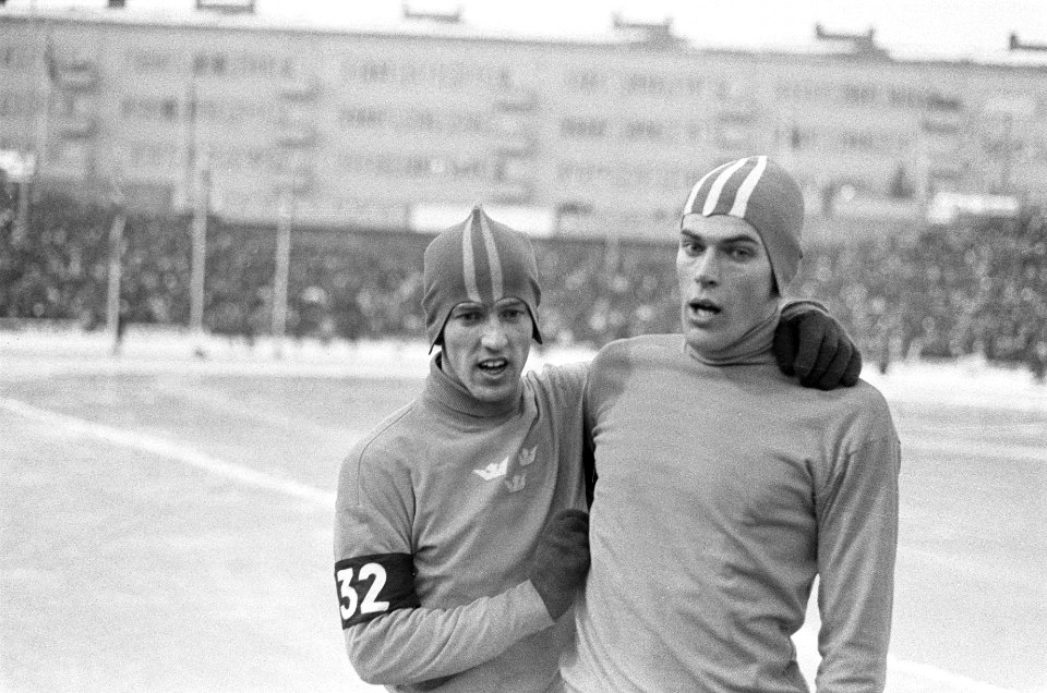 Wereldkampioenschappen schaatsen heren allround in Oslo. Ard Schenk (rechts) en , Bestanddeelnr 920-0637