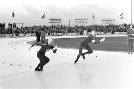 Wereldkampioenschappen schaatsen dames in Heerenveen Satscho Saito (links) en S, Bestanddeelnr 925-4330