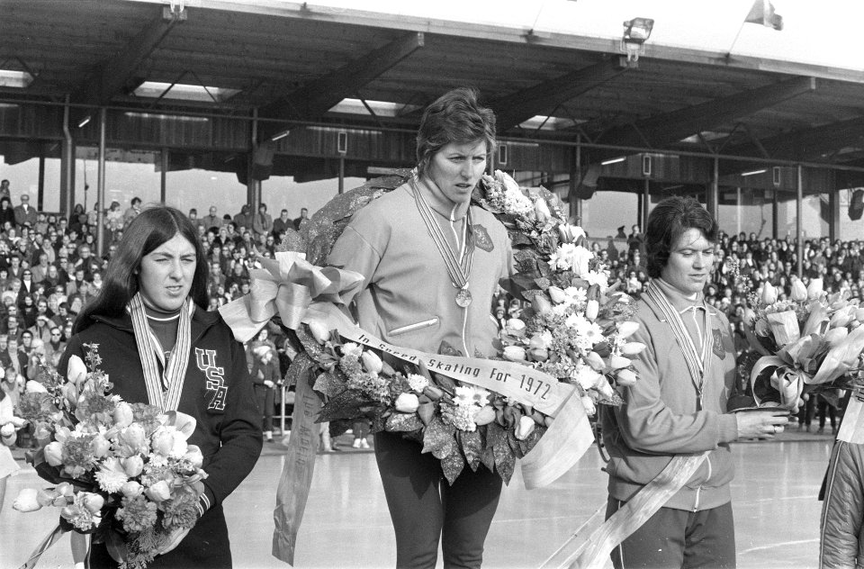 Wereldkampioenschappen schaatsen dames in Heerenveen huldiging wereldkampioene , Bestanddeelnr 925-4339