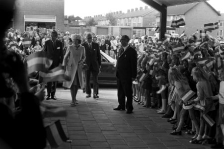 Werkbezoek Beatrix en Claus aan provincie Utrecht, Beatrix en Claus in Zegveld, Bestanddeelnr 925-8223