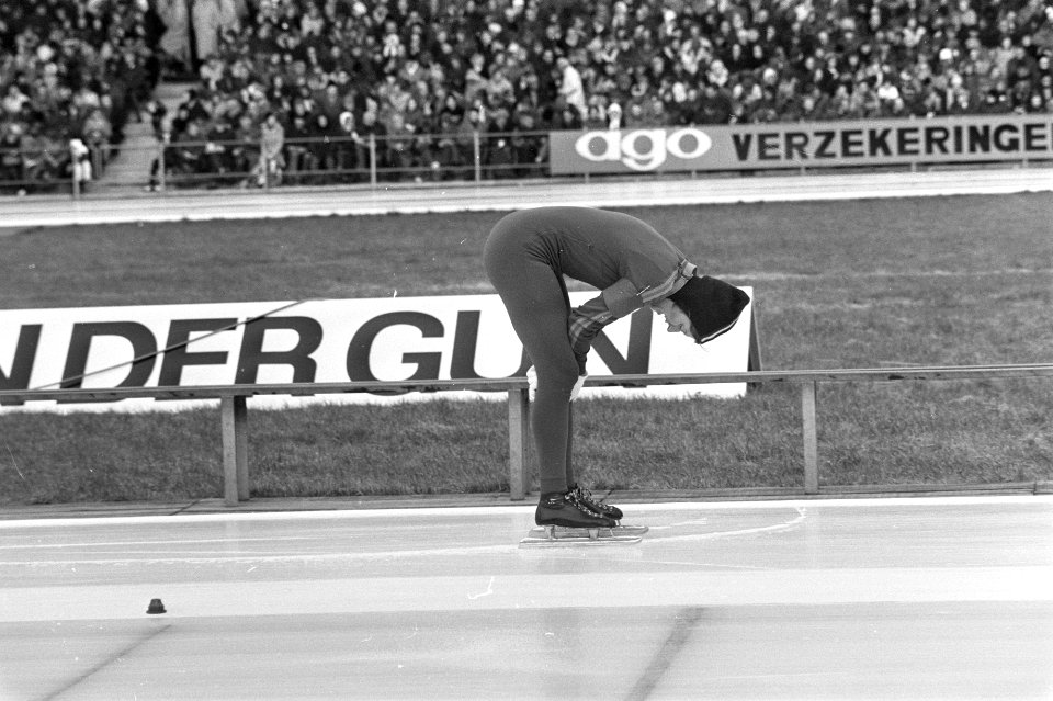 Wereldkampioenschappen schaatsen dames in Heerenveen uitgeputte Atje Keulen Dee, Bestanddeelnr 925-4332