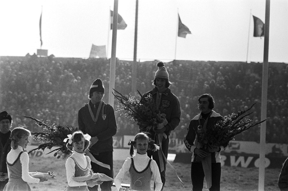 Wereldkampioenschappen schaatsen in Heerenveen huldiging 500-meter v.l.n.r. Ste, Bestanddeelnr 928-4383