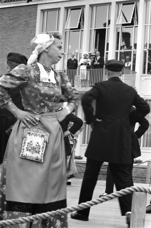 Werkbezoek H M de Koningin aan provincie Noord-Holland, Bestanddeelnr 912-7236