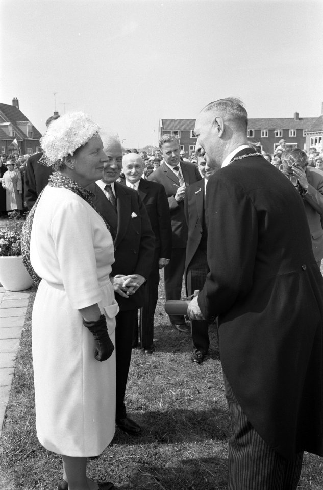 Werkbezoek H M de Koningin aan provincie Noord-Holland, Bestanddeelnr 912-7243