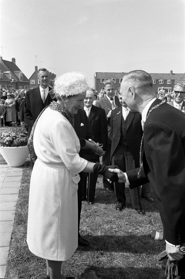 Werkbezoek H M de Koningin aan provincie Noord-Holland, Bestanddeelnr 912-7244