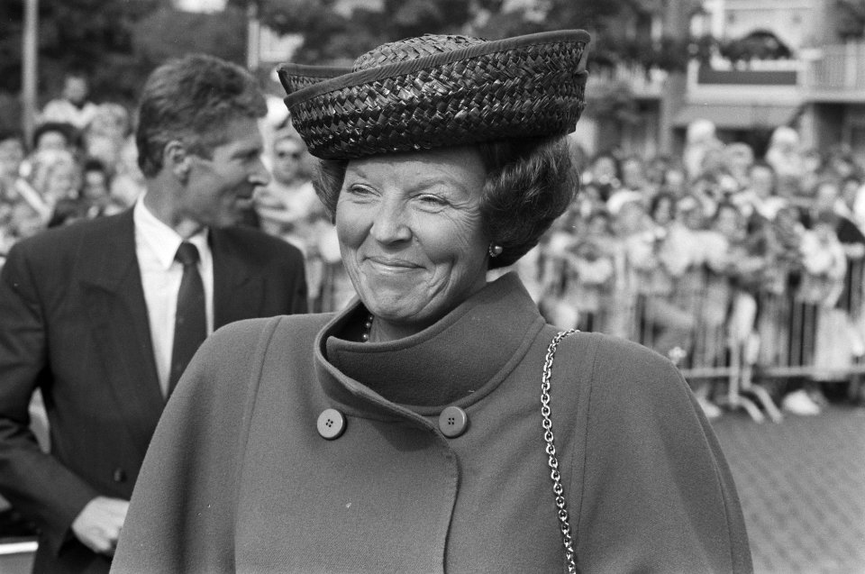 Werkbezoek Hare Majesteit aan Gelders rivierenland Koningin Beatrix , koppen, Bestanddeelnr 934-2998