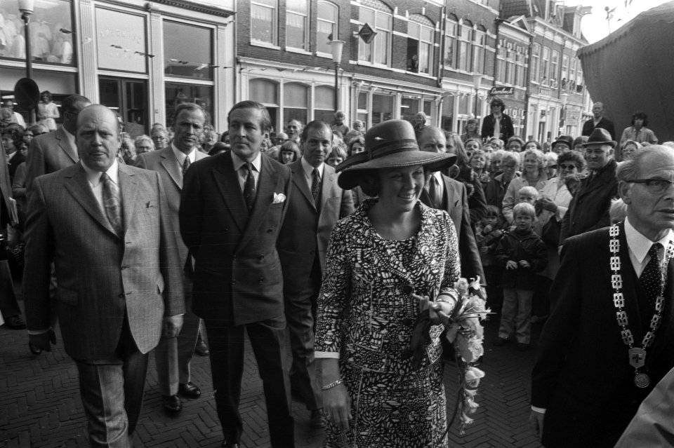 Werkbezoek Beatrix en Claus aan provincie Utrecht, Beatrix en Claus tijdens wand, Bestanddeelnr 925-8251