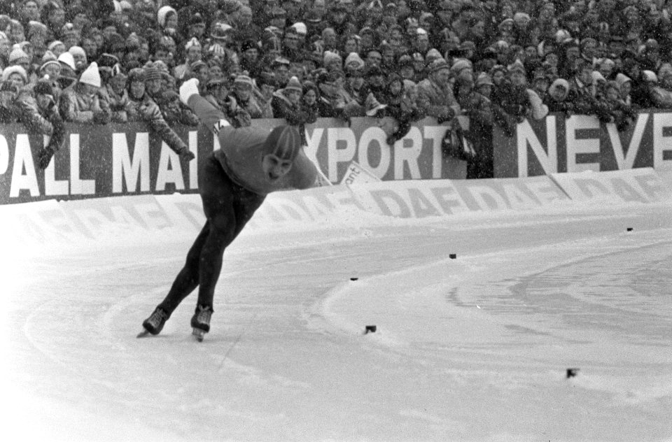 Wereldkampioenschappen schaatsen (heren) te Deventer Kees Verkerk in aktie (clos, Bestanddeelnr 922-1102
