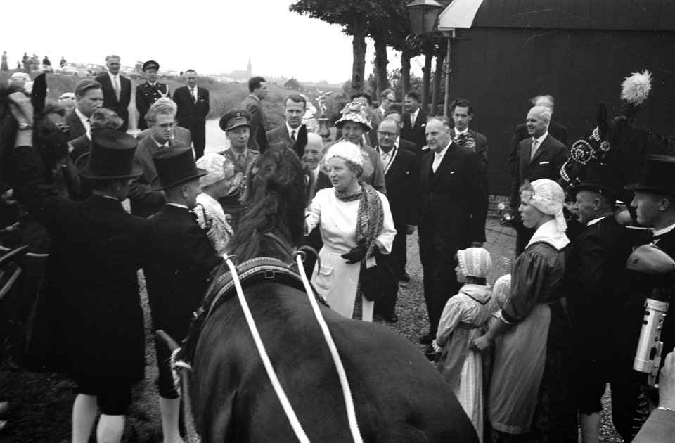 Werkbezoek H M de Koningin aan provincie Noord-Holland, Bestanddeelnr 912-7232