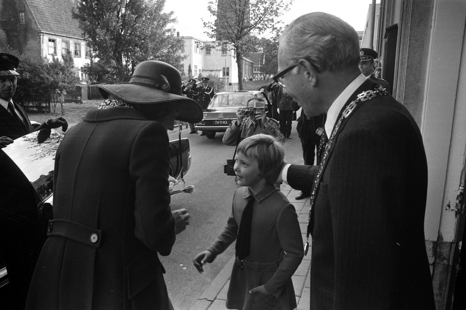 Werkbezoek Beatrix en Claus aan provincie Utrecht, Beatrix en Claus tijdens wand, Bestanddeelnr 925-8254