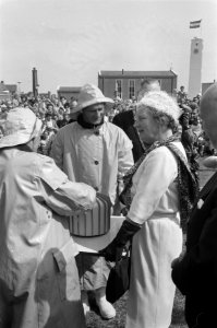 Werkbezoek H M de Koningin aan provincie Noord-Holland, Bestanddeelnr 912-7228