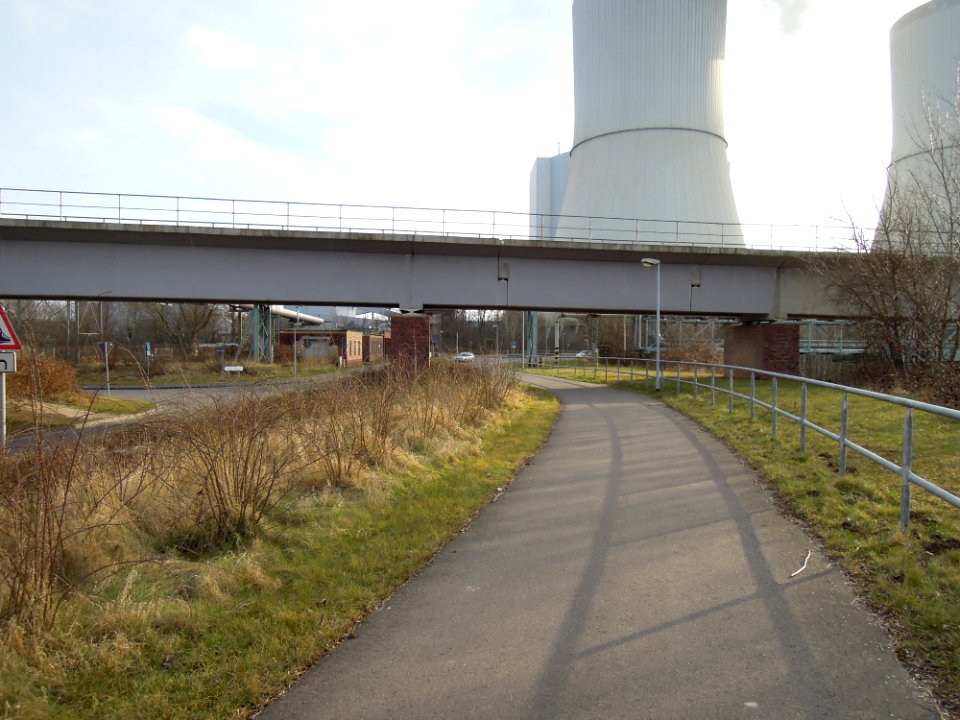 Werkbahnbrücke im Industriegebiet Böhlen-Lippendorf im März 2018a