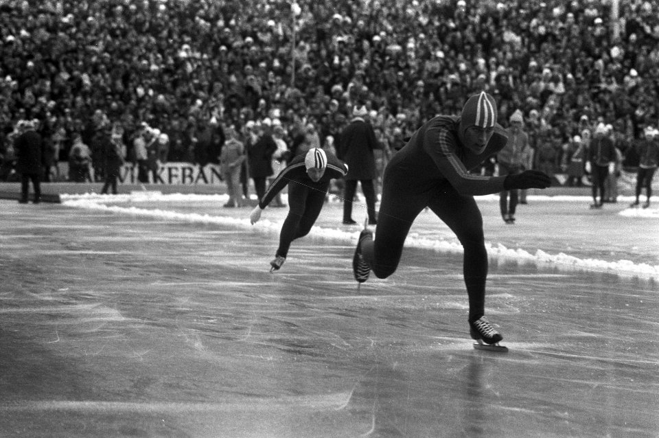 Wereldkampioenschappen schaatsen heren te Oslo Ard Schenk in actie op 1500 mete, Bestanddeelnr 925-3973