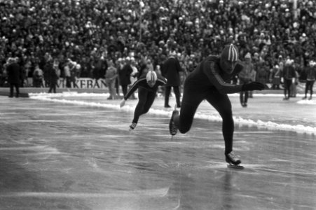 Wereldkampioenschappen schaatsen heren te Oslo Ard Schenk in actie op 1500 mete, Bestanddeelnr 925-3973