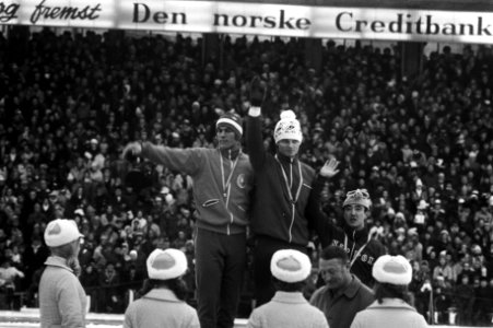 Wereldkampioenschappen schaatsen heren te Oslo huldiging 500 meter vlnr Sch, Bestanddeelnr 925-3971