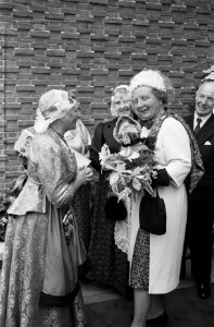 Werkbezoek H M de Koningin aan provincie Noord-Holland, Bestanddeelnr 912-7229