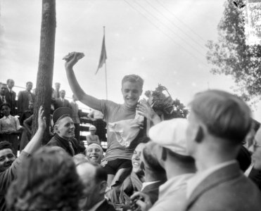 Wereldkampioenschappen Luxemburg. Van Brekel huldiging, Bestanddeelnr 905-2735 photo