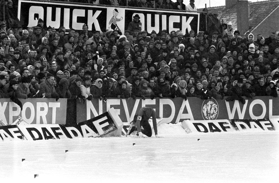 Wereldkampioenschappen schaatsen (heren) te Deventer Ard Schenk gevallen op 1.50, Bestanddeelnr 922-1091