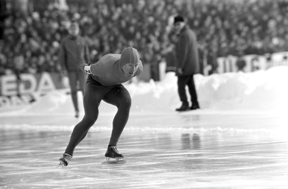 Wereldkampioenschappen schaatsen (heren) te Deventer nr. 16 Peter Nottet in ak, Bestanddeelnr 922-1096