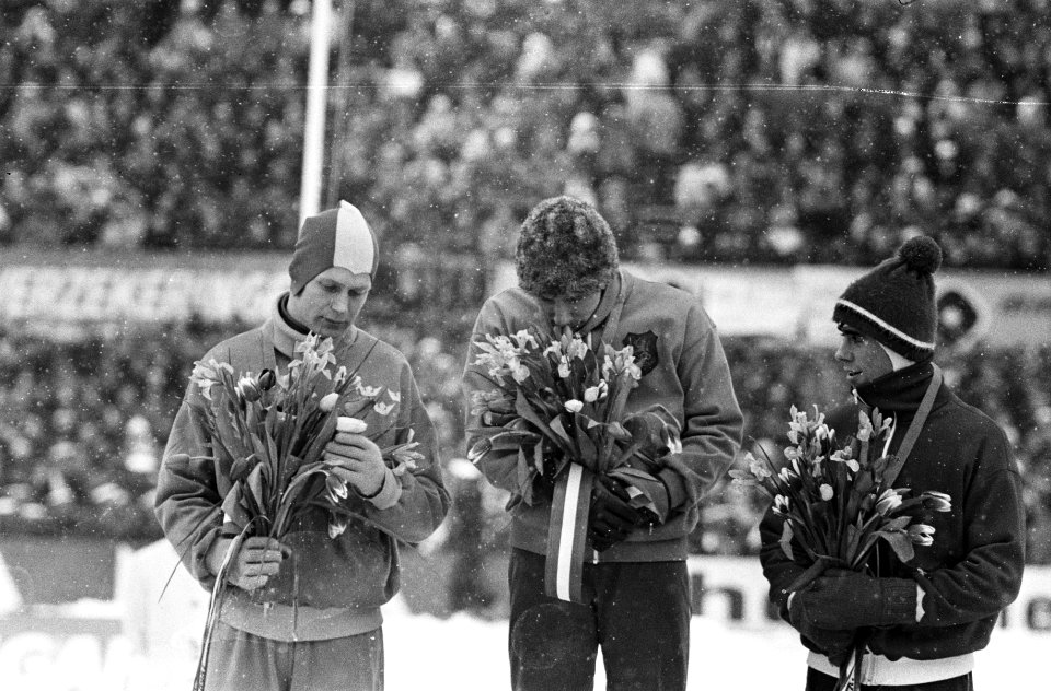 Wereldkampioenschappen schaatsen (heren) te Deventer Huldiging 1.500 meter v.l, Bestanddeelnr 922-1113