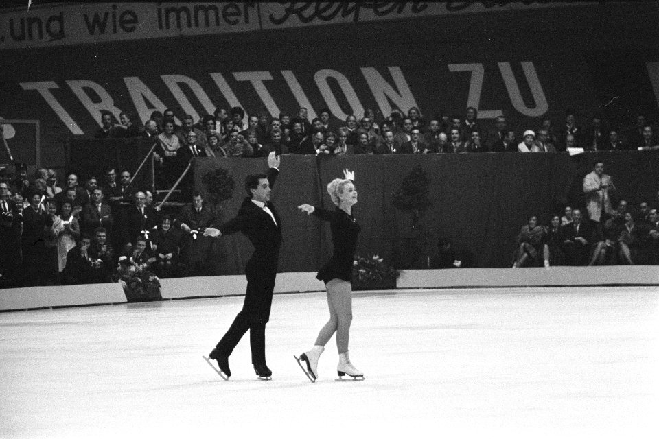 Wereldkampioenschappen kunstrijden te Dortmund, Marika Kilius en Hans Jurgen Bau, Bestanddeelnr 916-1397